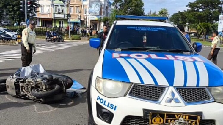 Gagal Mendahului, Pengendara Motor TewasTerlindas Truk