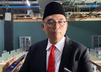 Sekda Ajad Rohmat Jatnika saat memberikan keterangan gagal bayar proyek di tahun 2025