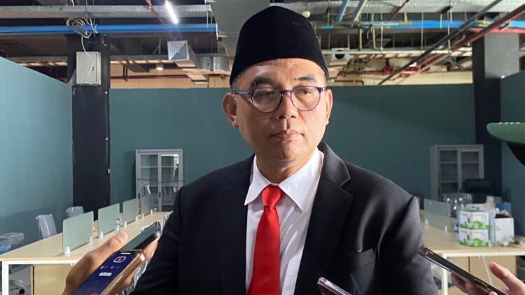 Sekda Ajad Rohmat Jatnika saat memberikan keterangan gagal bayar proyek di tahun 2025
