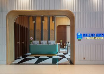 Suasana interior Blue Sky Premier Lounge di Terminal 1C Bandara Soekarno-Hatta yang modern dan nyaman.