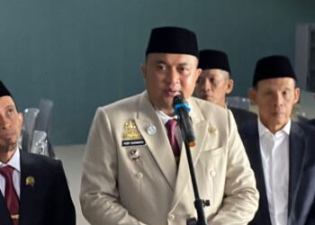 Bupati Bogor Rudy Susmanto memberikan penjelasan terkait alih fungsi lahan dengan didampingi wakil bupati ade ruhandi dan kh.agus salim