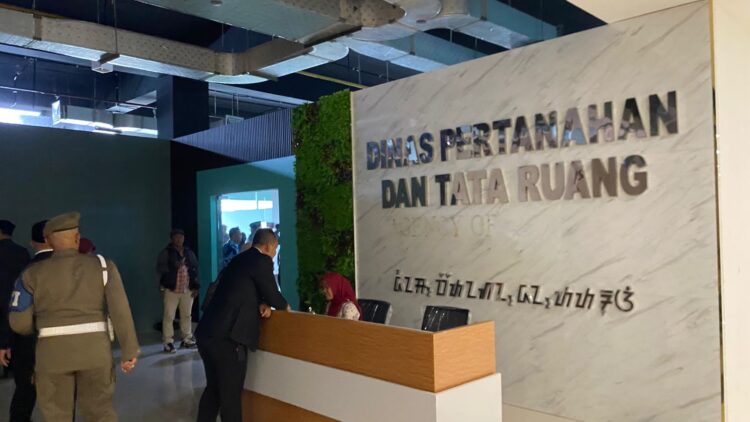 Bupati Bogor Rudy Susmanto saat menjelaskan operasional dua OPD baru di Vivo Mall Sukaraja