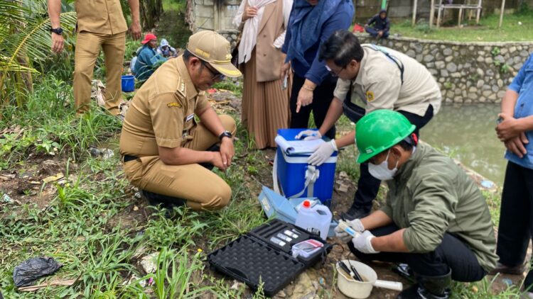 Camat Gunung Putri Minta Perusahaan dan Warga Taat Aturan Usai Kematian Ikan Massal di Situ Citongtut