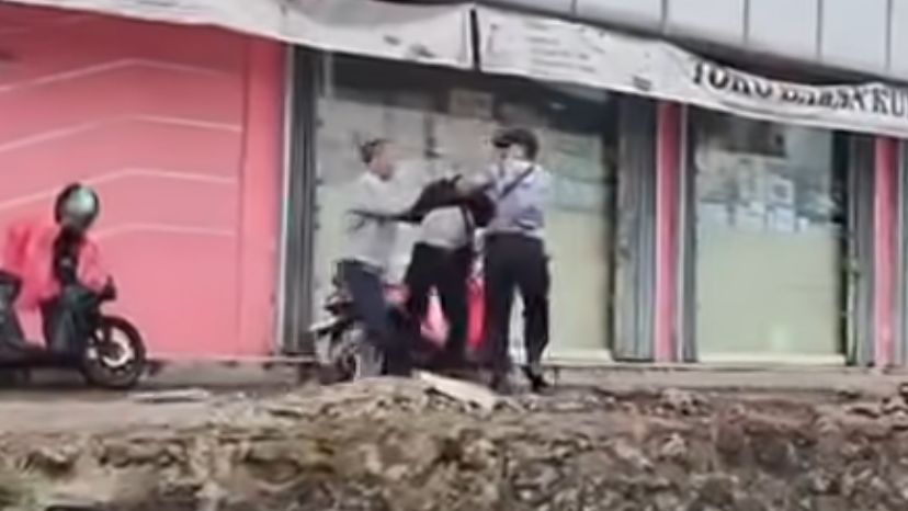 Pria Nekad Maling di Toko Emas Hingga Viral