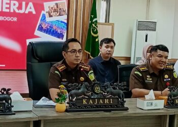 Kepala Kejaksaan Negeri Kabupaten Bogor Denny Achmad saat menjelaskan skema pengawasan dana desa tahun 2026.