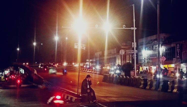 Kamera tilang elektronik ETLE di Flyover Cibinong yang mengawasi pelanggaran lalu lintas 24 jam.