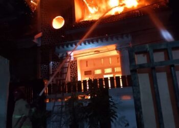 Diduga Korsleting Listrik, Rumah Dua Lantai di Gunung Putri Terbakar