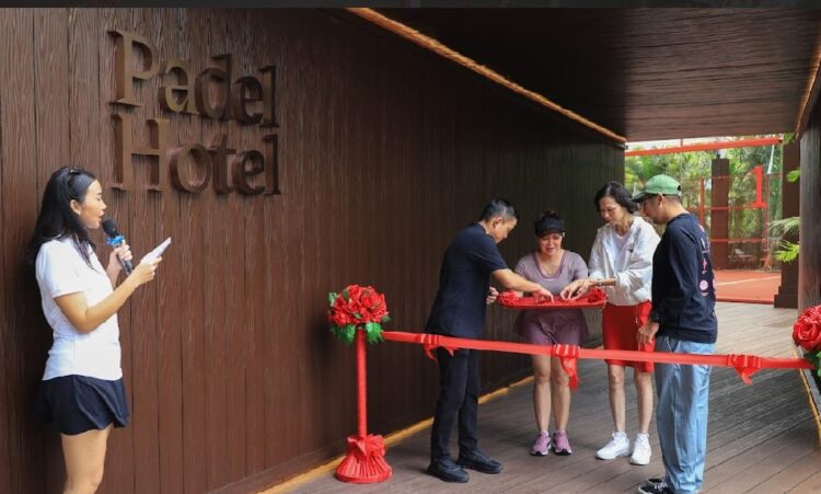 Fasilitas lapangan padel boutique yang estetik dan modern di Mercure Tangerang BSD City.