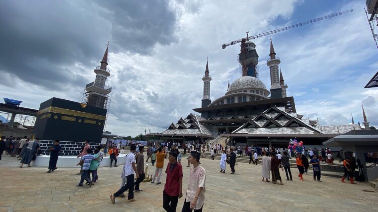 Masjid Nurul Wathon di Pakansari, Bogor yang belum usai