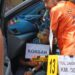 Pelaku pembunuhan sopir taksi online memperagakan adegan rekonstruksi di Mapolsek Citeureup.
