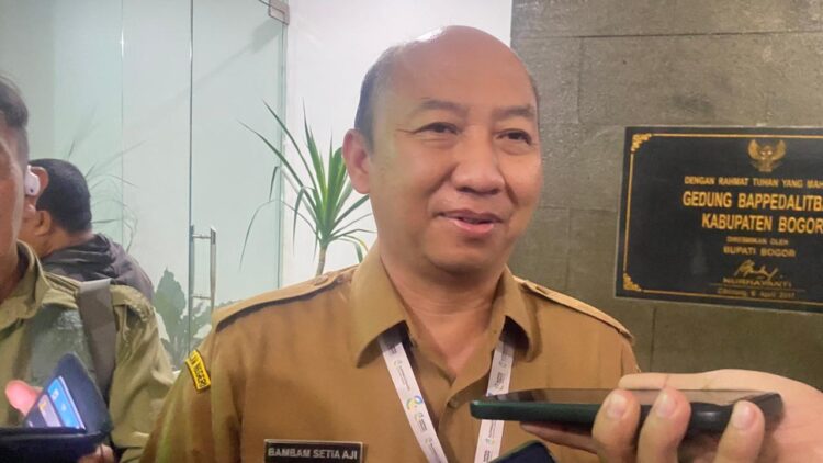 Kepala Bappedalitbang Kabupaten Bogor Bambam Setia Aji saat menjelaskan rencana pembangunan Ibu Kota Bogor Timur