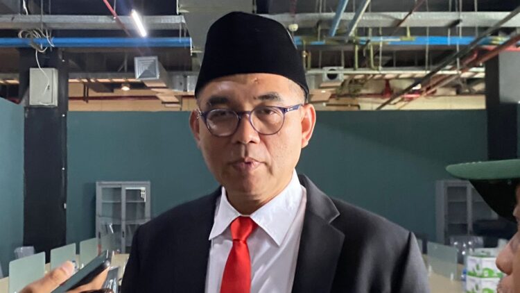 Sekda Kabupaten Bogor Ajat Rochmat Jatnika saat memberikan keterangan terkait mekanisme pembayaran proyek daerah