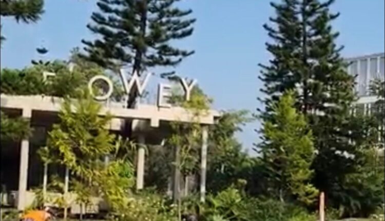 Suasana asri dan pepohonan rindang di Taman Budaya Sentul City Bogor.