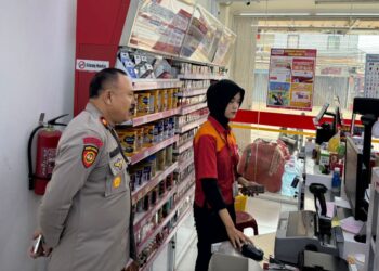 Tiga Pelaku Pencuri Minimarket di Cibinong Terekam CCTV, Kerugian Capai Rp4,2 Juta