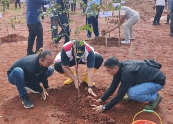 Gandeng PMC, Kecamatan Bojonggede Hijaukan Jalur Bomang dengan Ribuan Pohon
