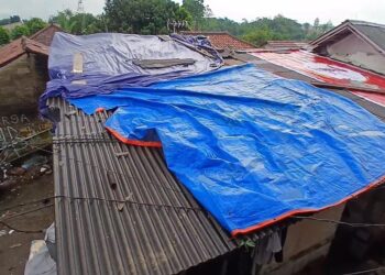 hujan dan angin serang rumah di kota bogor