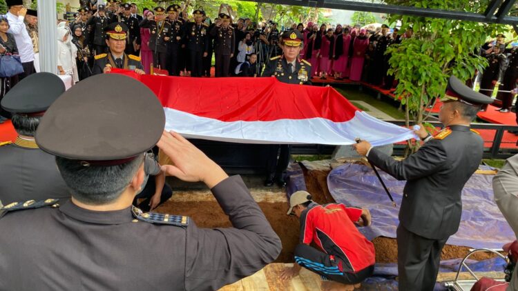 Eyang Meri Hoegeng Tutup Usia di Umur 100 Tahun, Kapolri Antar Pemakaman