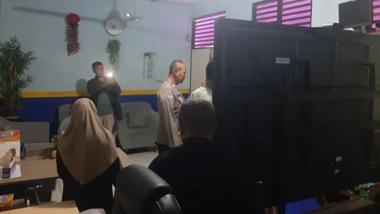 SDN Karadenan 01 Cibinong Diduga Dirampok, 24 Komputer dan Puluhan Tablet Raib!