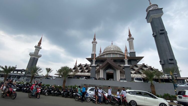 Masjid Nurul Wathon Bertahan dari Terpaan Angin Kencang