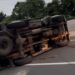 Truk Terguling Akibat Pecah Ban di KM 08 Tol Jagorawi Bogor, Lalu Lintas Sempat Alami Kemacetan