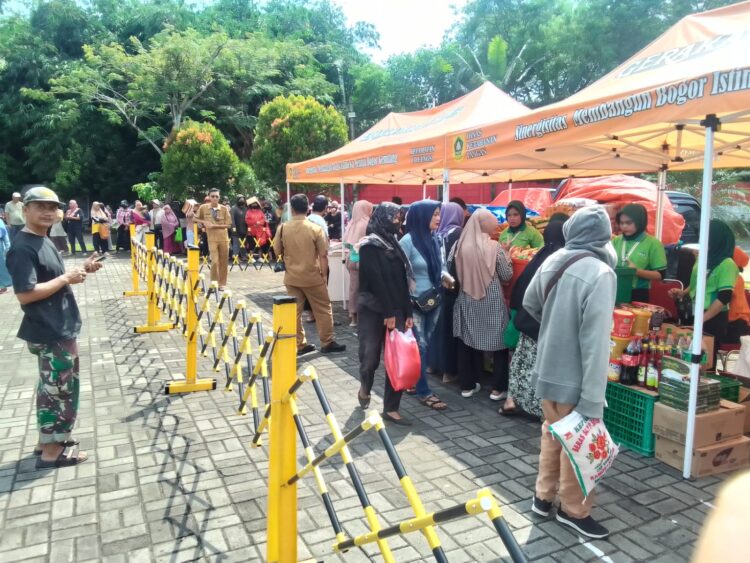‎Tekan Inflasi Jelang Lebaran, Pemcam Cileungsi Gelar Gerakan Pangan Murah ‎
