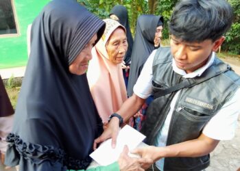 ‎Erik Felany Wijaya Salurkan 500 Paket Sembako bagi Lansia di Cileungsi ‎