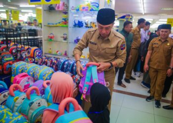Dedie A. Rachim Ajak 50 Anak Yatim Belanja Baju Lebaran