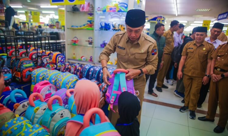 Dedie A. Rachim Ajak 50 Anak Yatim Belanja Baju Lebaran