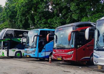 potret bus trayek antar provinsi yang sepi