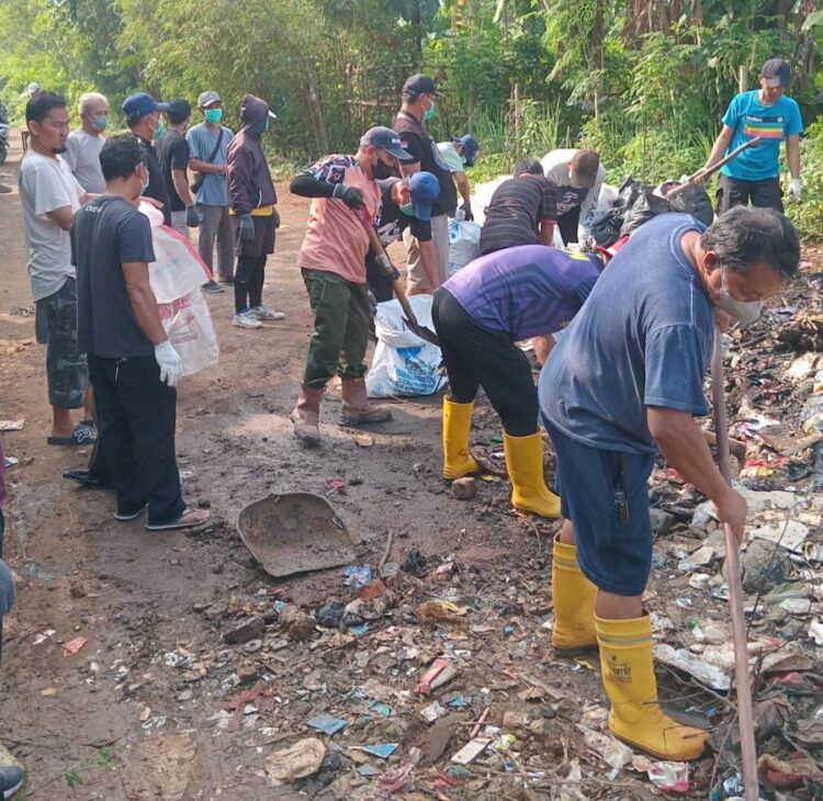 Akses SMPN 4 Gunung Putri Dikepung Sampah, Warga Tlajung Udik Minta Peran Dinas Terkait