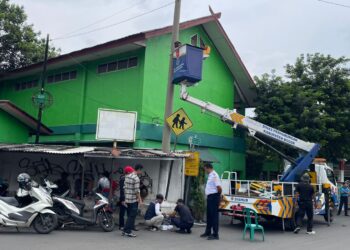 Hadiah Juara 3 se-Provinsi Jabar, Dishub Pasang 38 Lampu PJU di Desa Gunung Putri