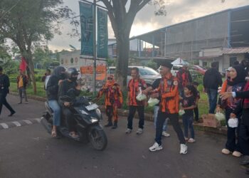 Aksi Sosial Ramadan: Pemuda Pancasila Cileungsi Bagikan 1.000 Takjil