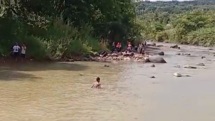 Remaja 16 Tahun Hanyut di Sungai Cileungsi, Damkar Lakukan Pencarian