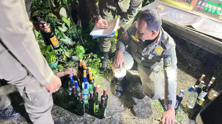 Satpol PP Sisir Cibinong dan Sukaraja: 33 Botol Miras Disita
