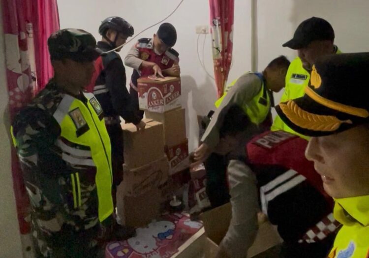 Keciduk Jual Miras di Bulan Ramadan, Ruko Ditutup & Ratusan Botol Diamankan