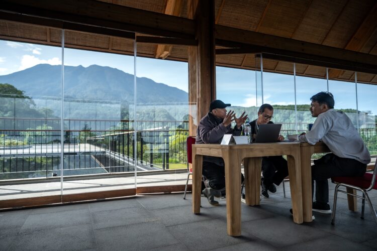 Eiger Adventure Land Buka Rekrutmen Massal, 600 Warga Megamendung Serbu Peluang Kerja!