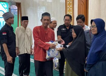 Karang Taruna Unit 19 Tlajung Udik Santuni 22 Anak Yatim dan 31 Duafa