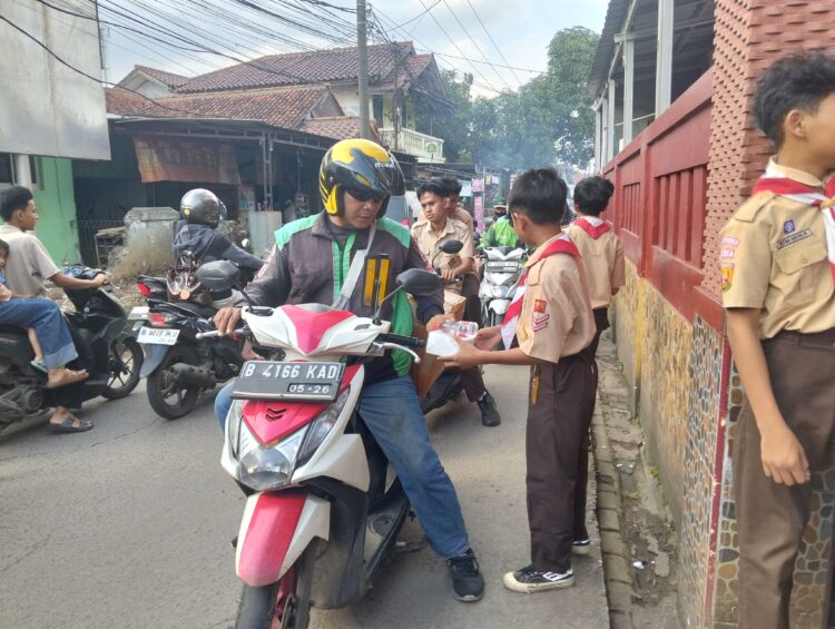 Perkuat Karakter Siswa, SDN Babakan 01 Cileungsi Tebar Zakat dan Santunan di Bulan Suci