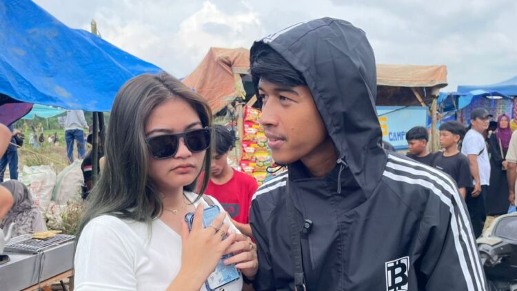 Wisatawan Jakarta Antusias Saksikan Adu Kuluwung di Cariu, Tradisi Unik Botim Jadi Daya Tarik Liburan