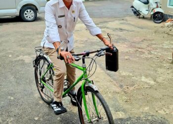 ‎Kades Bojong Nangka Gunakan Sepeda ke Kantor, Dukung Instruksi Bupati Bogor Hemat BBM dan Hidup Sehat