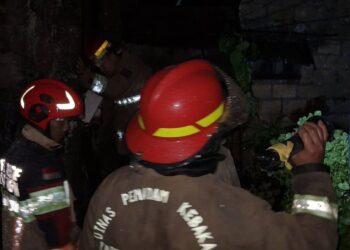 ‎Diduga Korsleting Listrik, Satu Rumah dan Toko Elektronik Ludes Terbakar