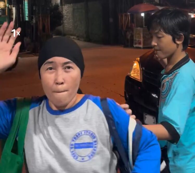 ‎ODGJ Mengamuk!!! Rusak Lapak Pedagang Cireng ‎