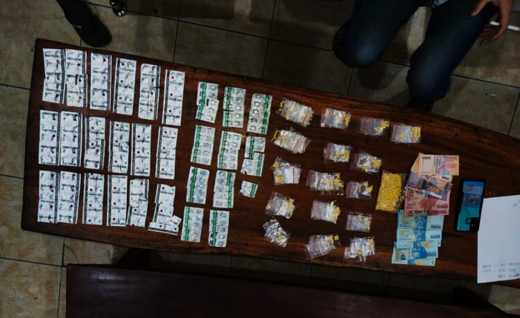 ‎Polsek Babakan Madang Ringkus Bandar Obat Terlarang, Sita Ribuan Butir Pil