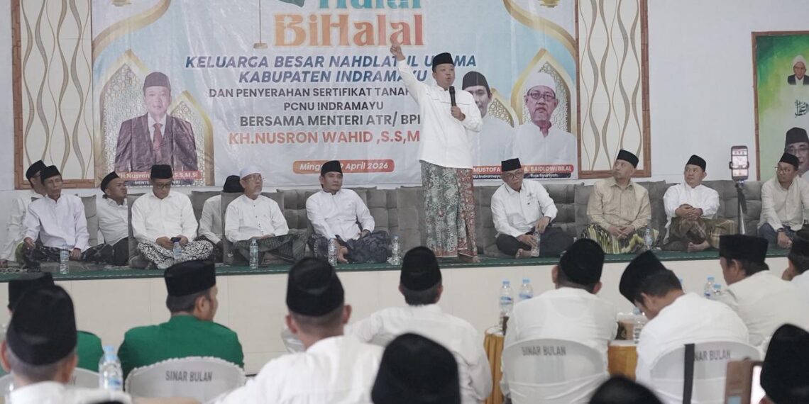 Hadiri Halalbihalal dan Penyerahan Sertipikat Tanah Wakaf PCNU Indramayu, Menteri Nusron Minta NU Berikan Kebermanfaatan bagi Masyarakat