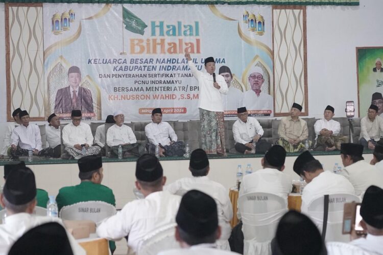 Hadiri Halalbihalal dan Penyerahan Sertipikat Tanah Wakaf PCNU Indramayu, Menteri Nusron Minta NU Berikan Kebermanfaatan bagi Masyarakat