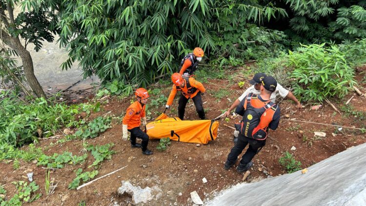 Lansia Hanyut di Sungai Ciliwung Ditemukan Meninggal Dunia, Berjarak 21 Km dari Titik Awal