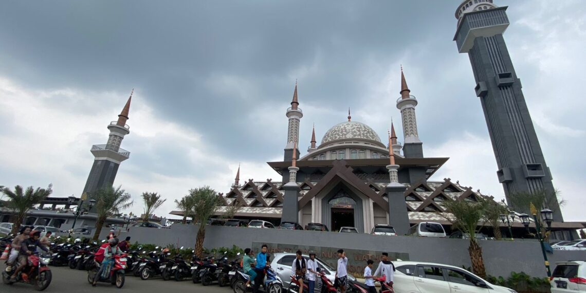 Anggaran 112 Miliar, Masjid Nurul Wathon Mampet karena Sampah Plastik???
