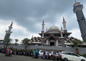 Anggaran 112 Miliar, Masjid Nurul Wathon Mampet karena Sampah Plastik???