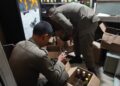Satpol PP Kabupaten Bogor Tertibkan 257 Botol Miras Ilegal di Babakan Madang