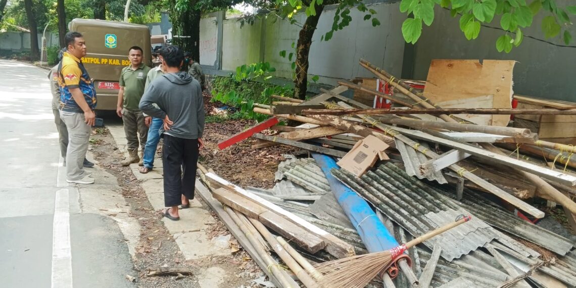 Jalur RI 1 Cijayanti Ditata, Bangunan Liar Dibersihkan dan PKL Direlokasi